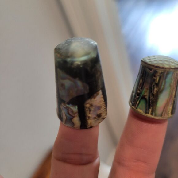 2 Vintage Inlaid Abalone Shell Thimbles MOP Mother Of Pearl sewing crafts MCM - Picture 6 of 9